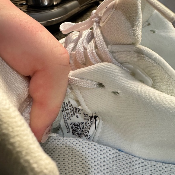 Women’s size 8 Nike Infiniti Run 4 ALL White - Picture 6 of 7